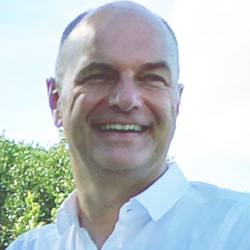 Dr Thomas Becker